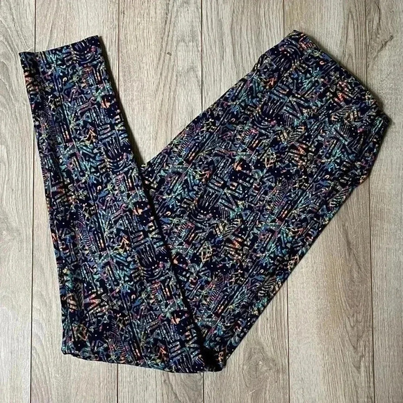 Lularoe TC Black 90’s coloring Legging - Picture 1 of 4